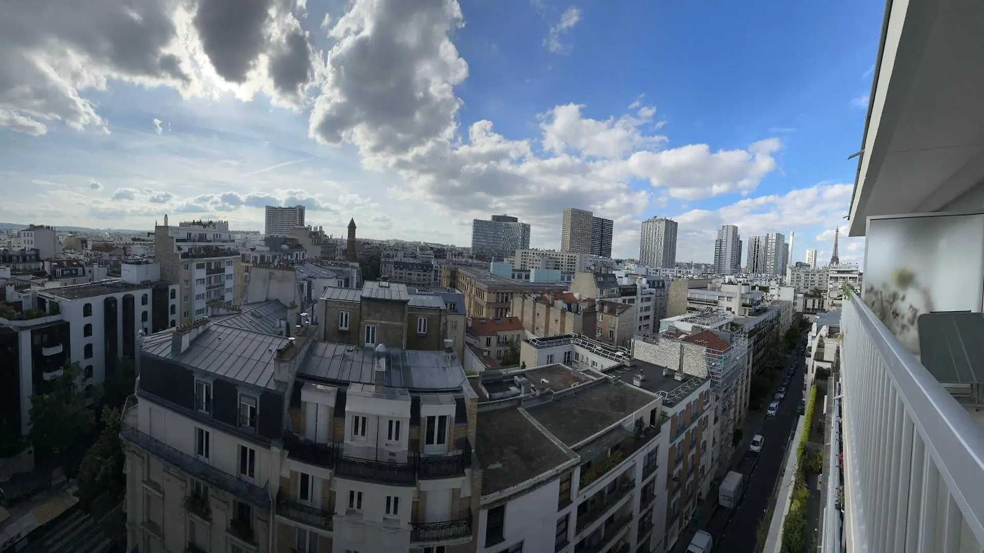 My Eiffel Tower View Apartment *